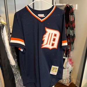 Detroit Tigers jersey size 44 Large